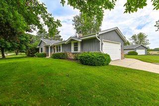 7806 W Bur Oak DRIVE, Franklin, WI 53132