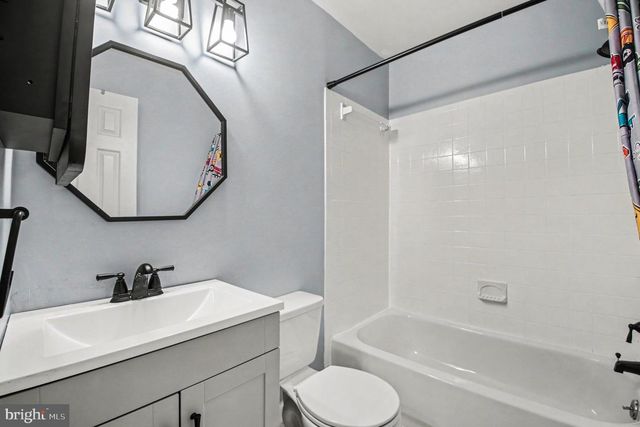 14806 PALMERSTON SQ, Centreville, VA 20120