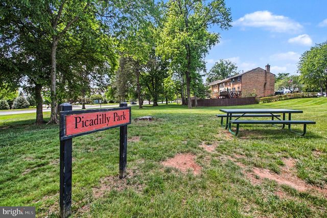 14806 PALMERSTON SQ, Centreville, VA 20120