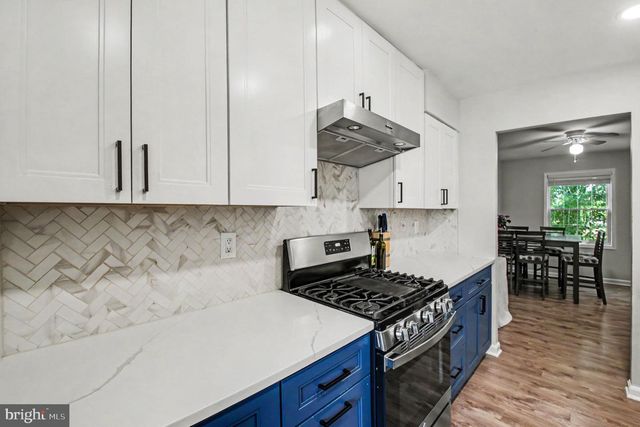 14806 PALMERSTON SQ, Centreville, VA 20120