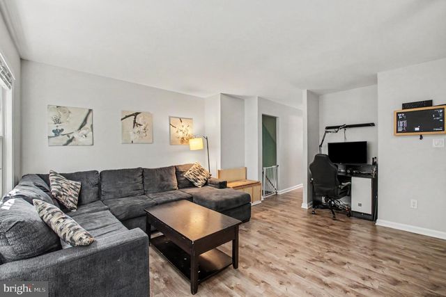 14806 PALMERSTON SQ, Centreville, VA 20120