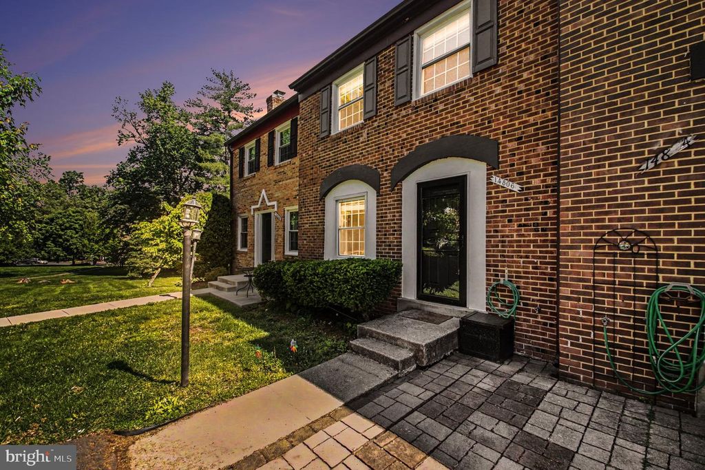 14806 PALMERSTON SQ, Centreville, VA 20120