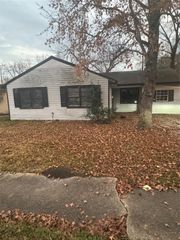 5326 Kenilwood Drive, Houston, TX 77033