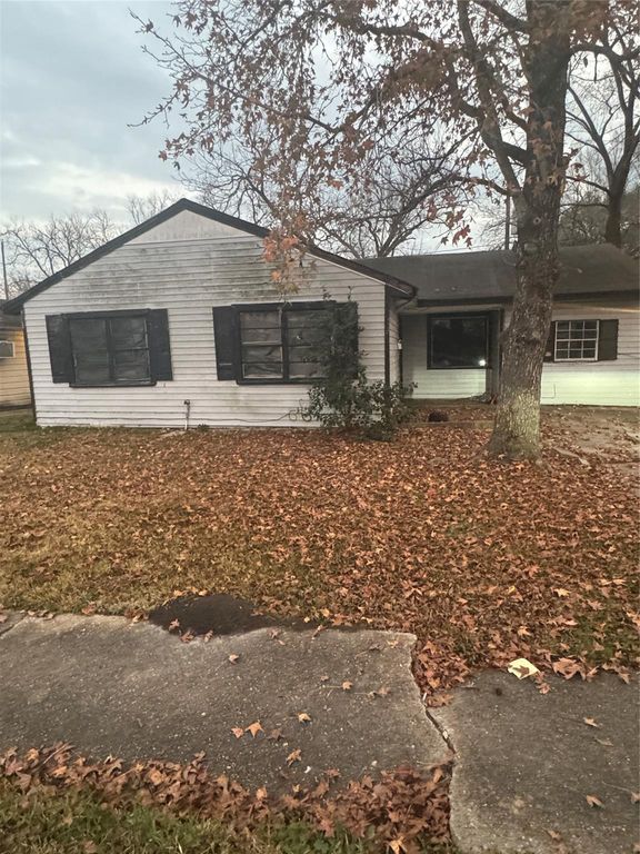 5326 Kenilwood Drive, Houston, TX 77033