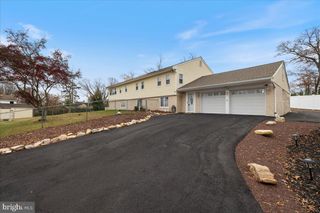 11 WILLIAMS LN, Yardley, PA 19067