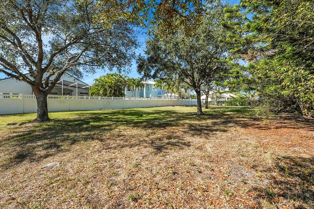 211 NW Pleasant Grove Way, Port St. Lucie, FL 34986