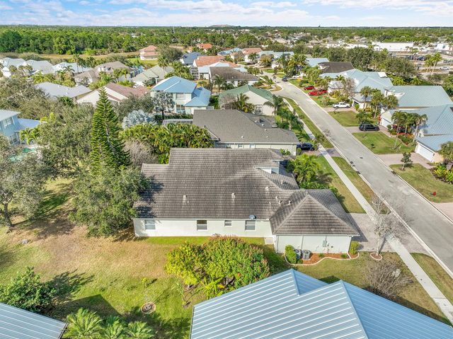 211 NW Pleasant Grove Way, Port St. Lucie, FL 34986