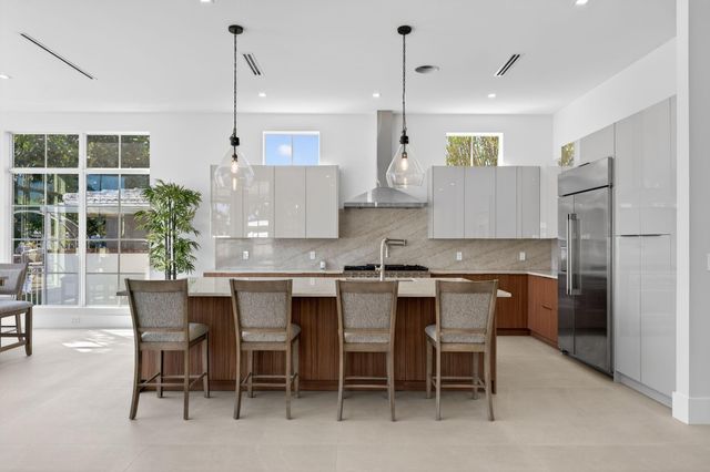 310 SE 9 Court, Pompano Beach, FL 33060