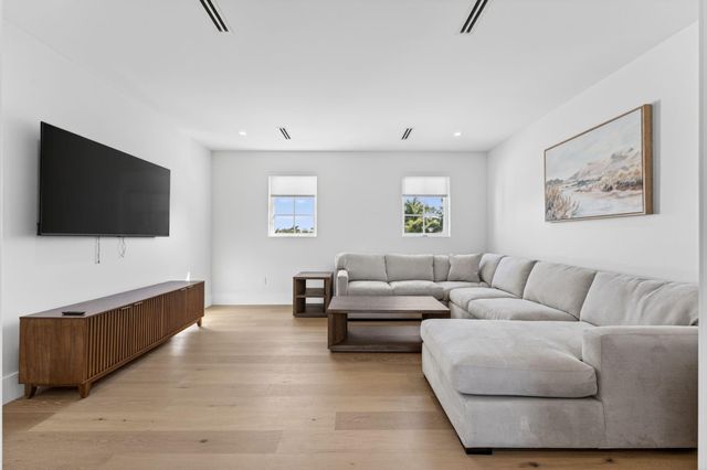 310 SE 9 Court, Pompano Beach, FL 33060