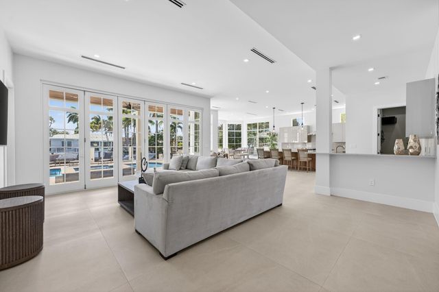 310 SE 9 Court, Pompano Beach, FL 33060