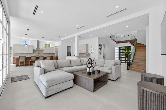 310 SE 9 Court, Pompano Beach, FL 33060