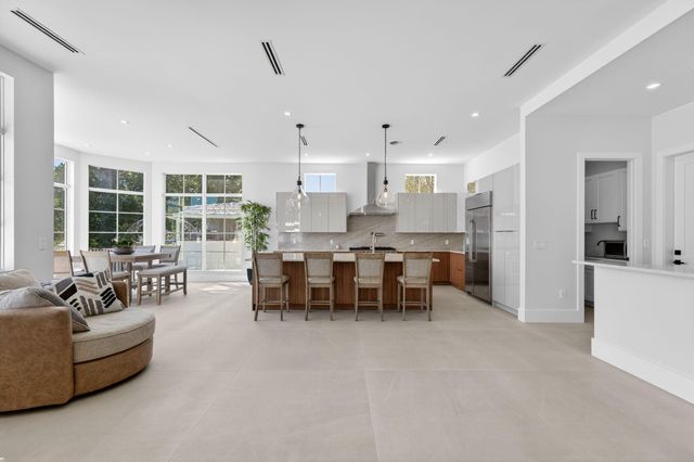 310 SE 9 Court, Pompano Beach, FL 33060