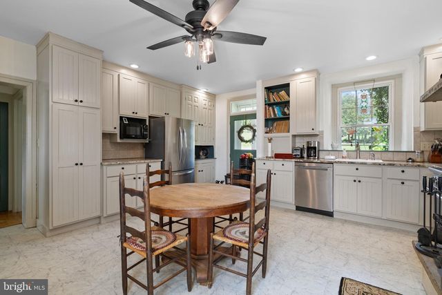 7338 GRANT RD, Coopersburg, PA 18036