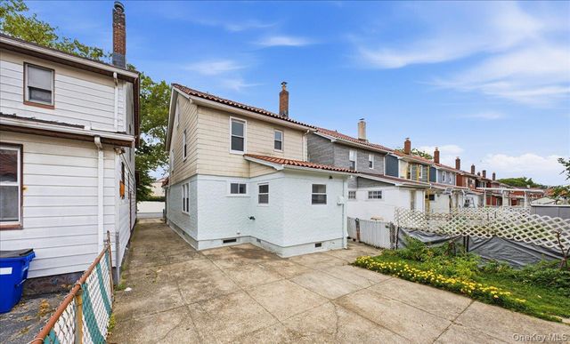80-25 Woodhaven Boulevard, Glendale, NY 11385