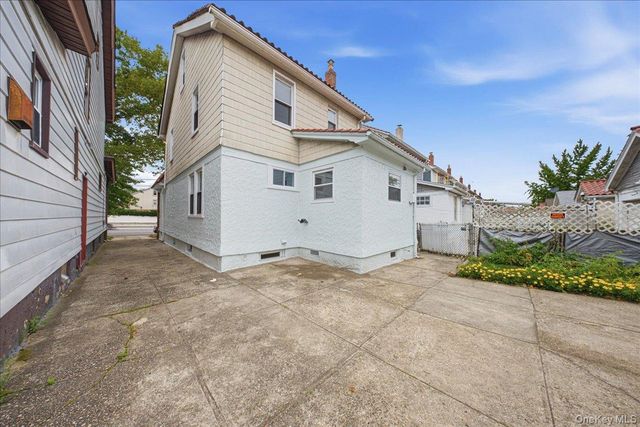 80-25 Woodhaven Boulevard, Glendale, NY 11385