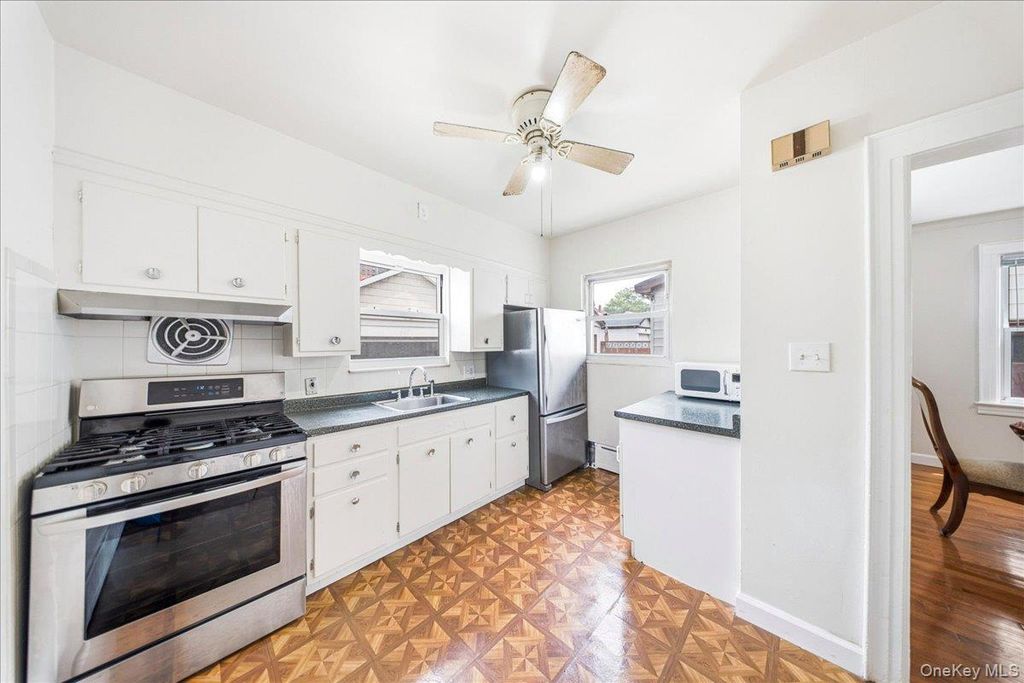 80-25 Woodhaven Boulevard, Glendale, NY 11385 — photo 5