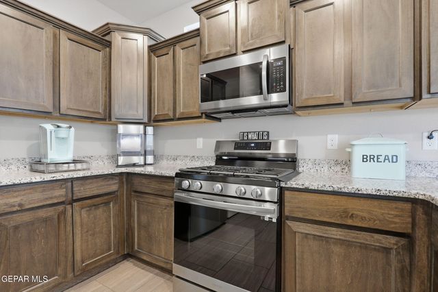 4833 MARK AVIZO, El Paso, TX 79938