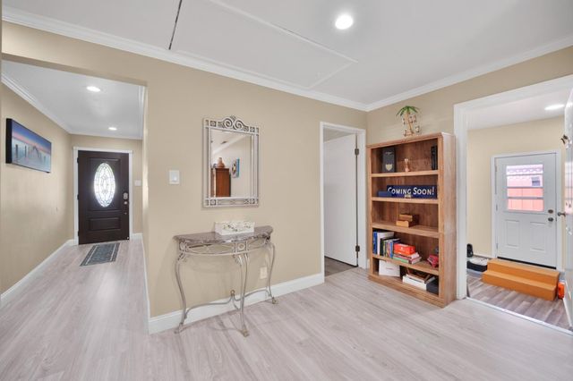 732 4th Avenue, Redwood City, CA 94063