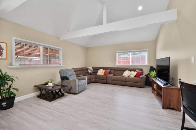 732 4th Avenue, Redwood City, CA 94063