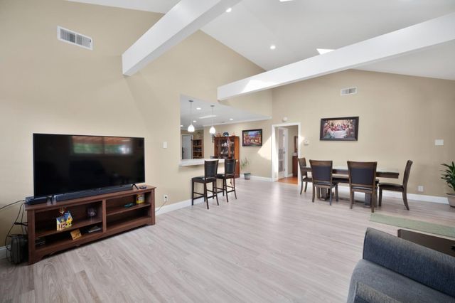 732 4th Avenue, Redwood City, CA 94063