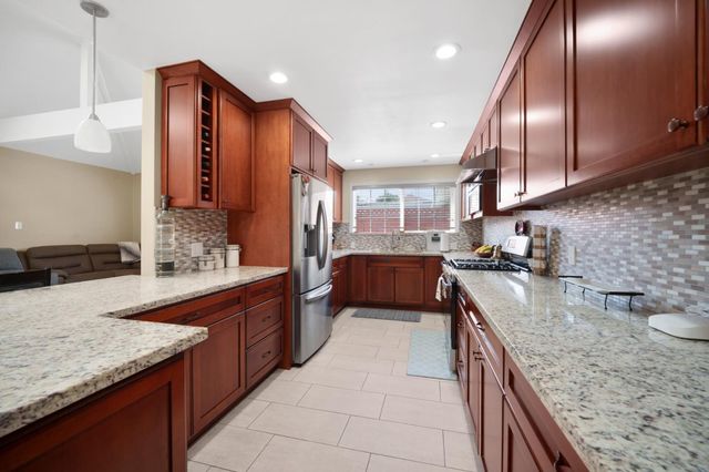 732 4th Avenue, Redwood City, CA 94063