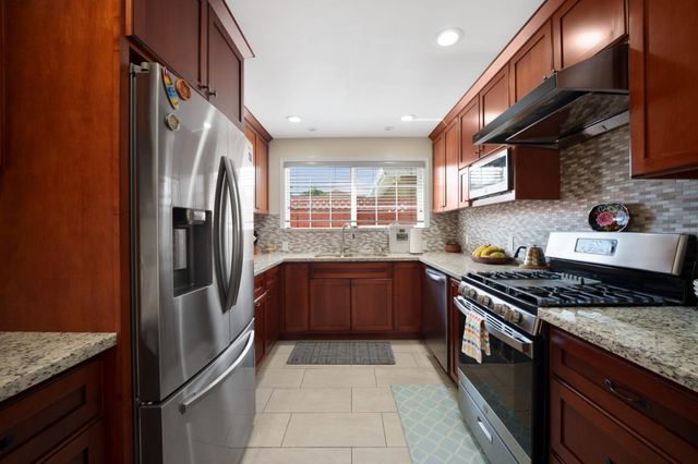 732 4th Avenue, Redwood City, CA 94063