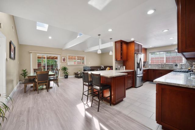 732 4th Avenue, Redwood City, CA 94063