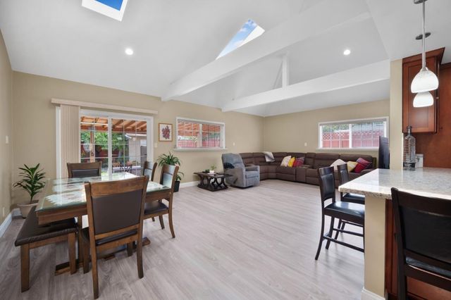 732 4th Avenue, Redwood City, CA 94063