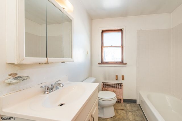 90 Dick St, Clifton City, NJ 07013