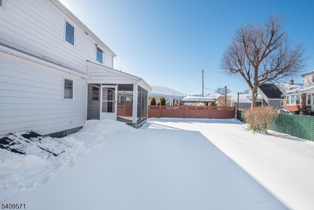 90 Dick St, Clifton City, NJ 07013