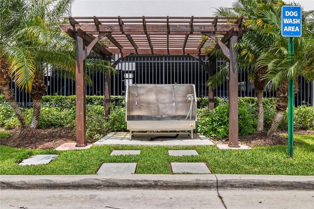 14951 Royal Oaks Lane 1604, North Miami, FL 33181