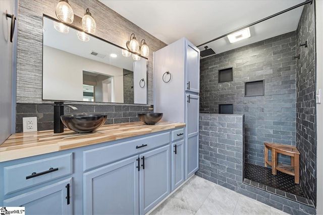 166 Berry Road, Boiling Springs, SC 29316