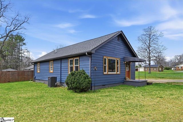 166 Berry Road, Boiling Springs, SC 29316