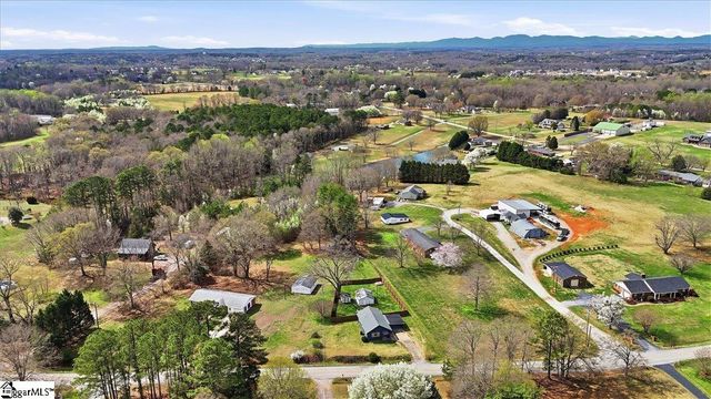 166 Berry Road, Boiling Springs, SC 29316