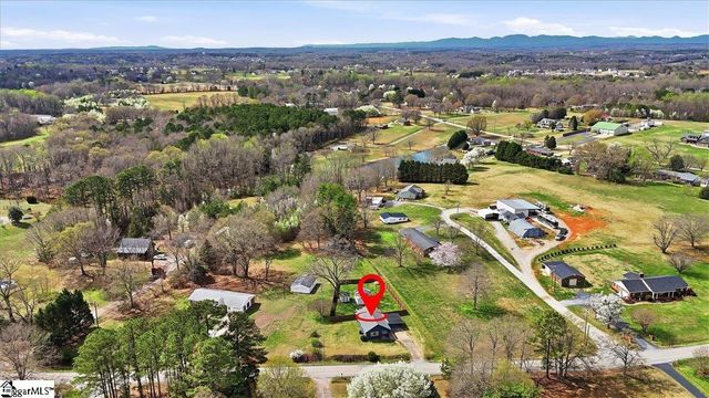 166 Berry Road, Boiling Springs, SC 29316