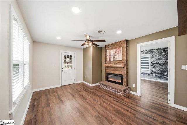 166 Berry Road, Boiling Springs, SC 29316