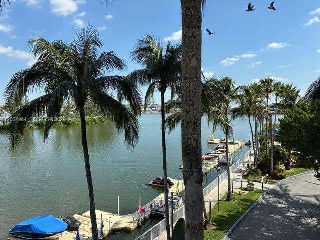 5085 NW 7th Street 909, Miami, FL 33126