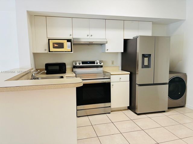 5085 NW 7th Street 909, Miami, FL 33126