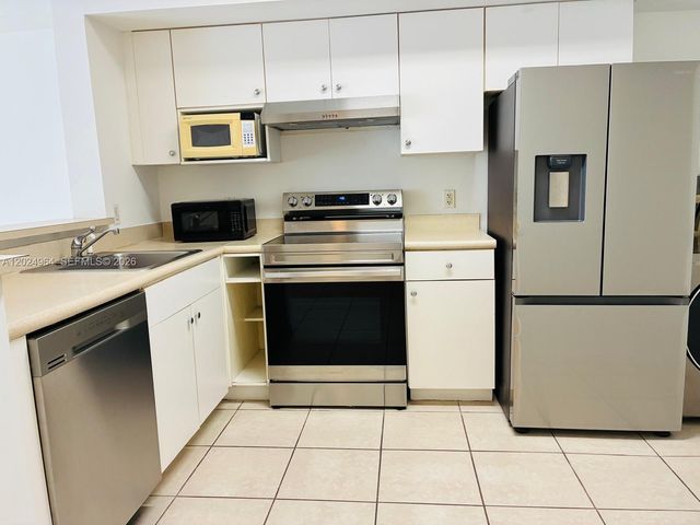 5085 NW 7th Street 909, Miami, FL 33126