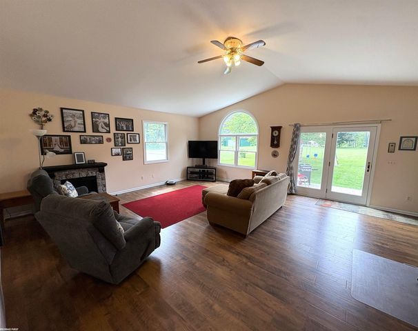 2835 W Water Street, Port Huron, MI 48060