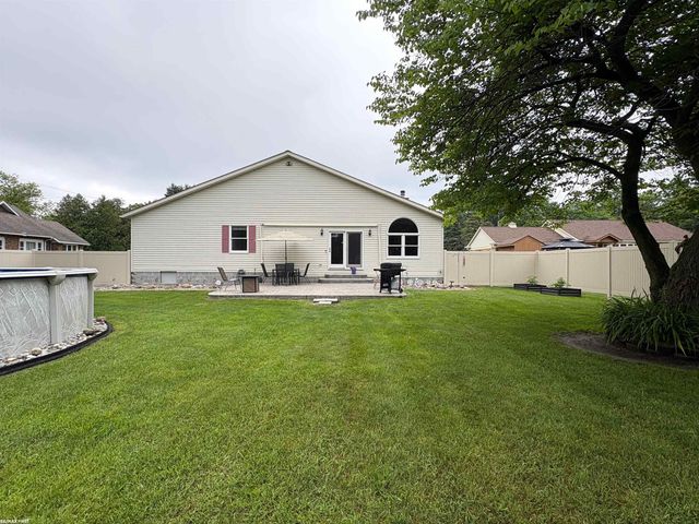 2835 W Water Street, Port Huron, MI 48060