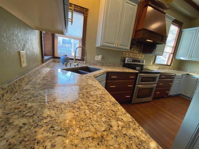 928 King STREET, La Crosse, WI 54601