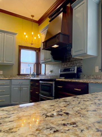 928 King STREET, La Crosse, WI 54601