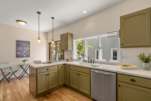 8 Belmont Pl, Somerville, MA 02143