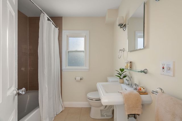 8 Belmont Pl, Somerville, MA 02143