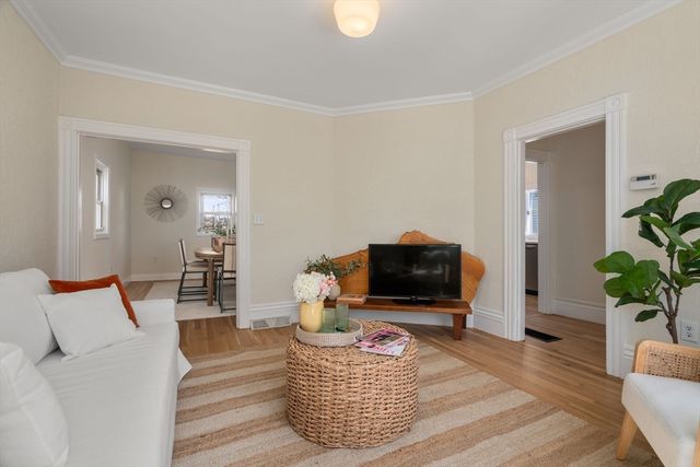 8 Belmont Pl, Somerville, MA 02143