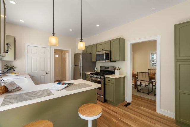 8 Belmont Pl, Somerville, MA 02143