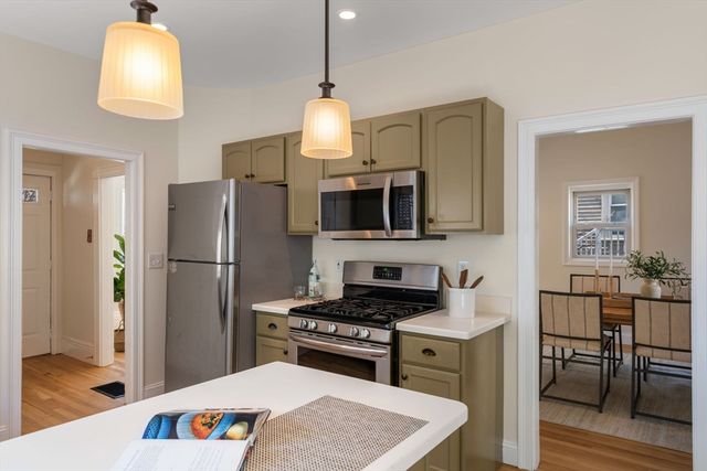 8 Belmont Pl, Somerville, MA 02143