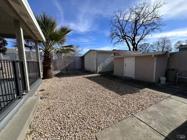 721 S Oak St, Ukiah, CA 95482