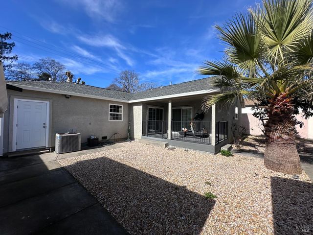 721 S Oak St, Ukiah, CA 95482